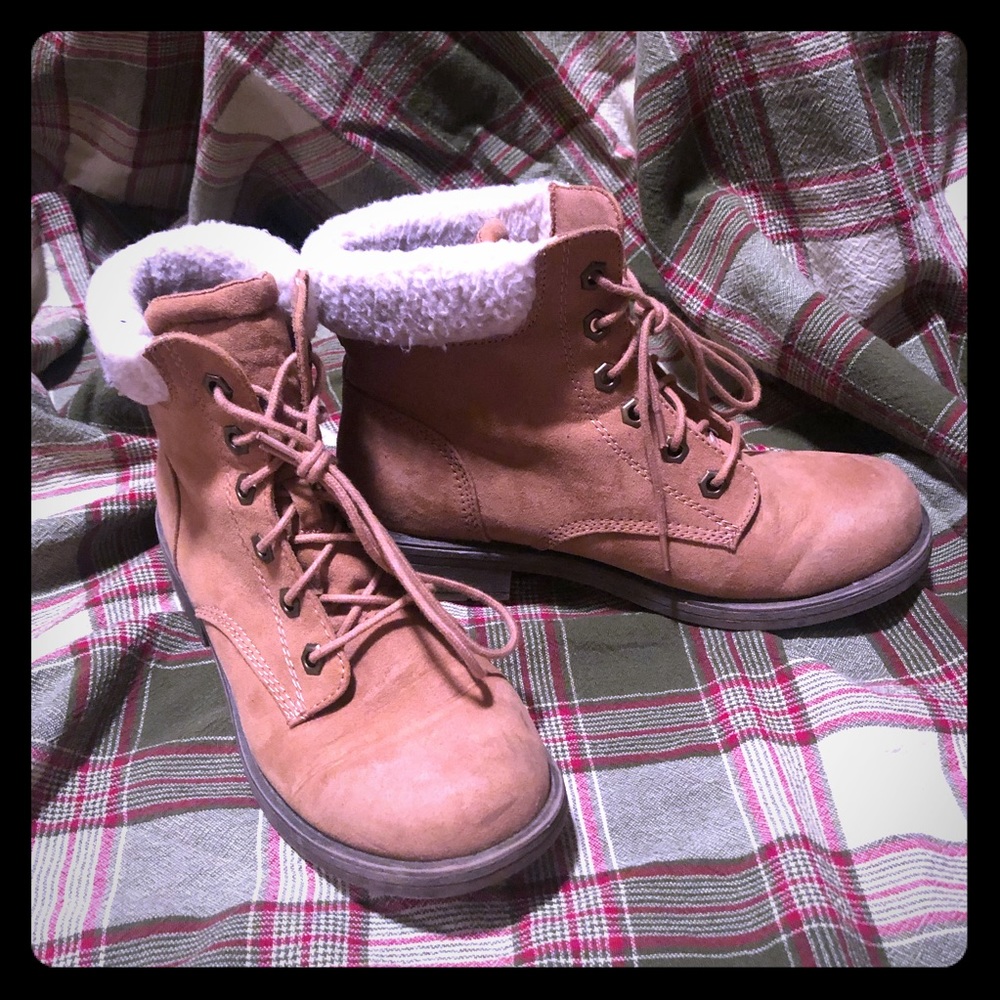 American eagle lace up boots